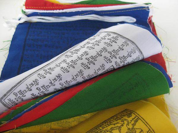 THE BUDDHIST SHOP Single roll of Horizontal Tibetan Prayer Flags ~ 10 flags each 